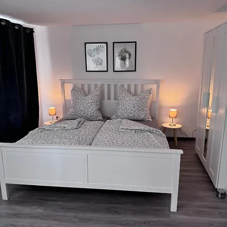 Direkt An Der Mosel Im Zentrum Von Apartamento Zell